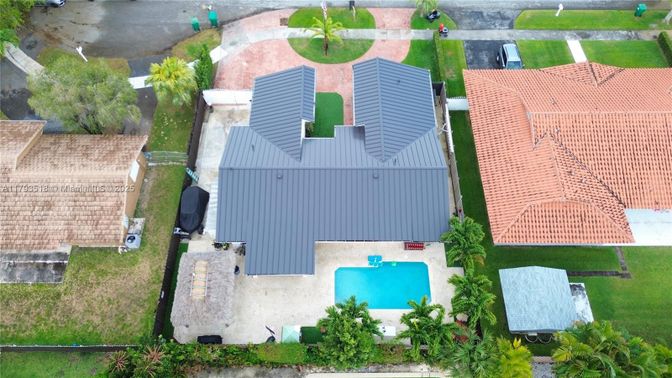 Exterior, Drone