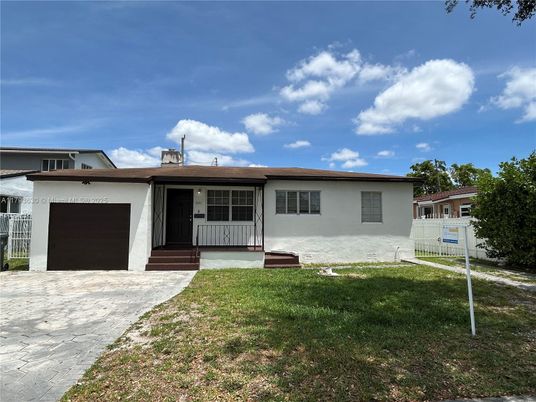 Attached, Exterior, Facade, Ranch