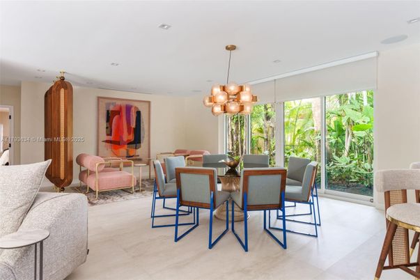 Dining room, Interior, Pendant Lights, Recessed Lighting