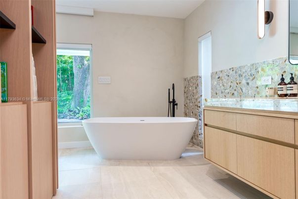 Bathroom, Free Standing Baths, Interior