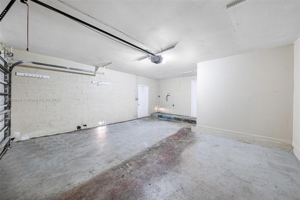 Empty room, Garage, Interior