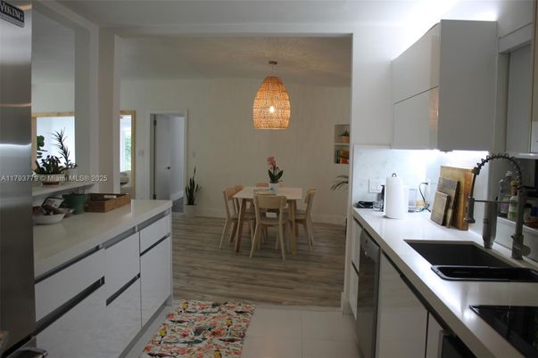 Dining room, Interior, Kitchen, Pendant Lights, Wood Texture Flooring