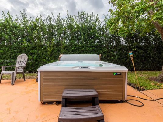 Exterior, Hot Tub