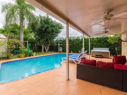 Exterior, Hot Tub, Pool