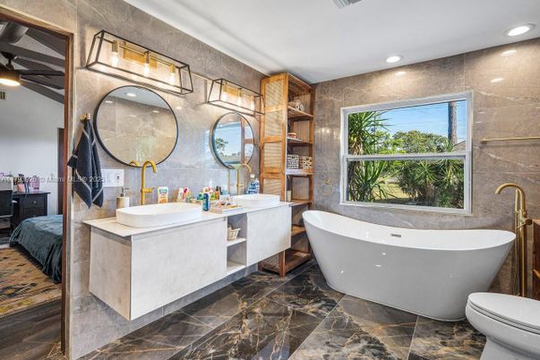 Bathroom, Dual Sink Vanities, Free Standing Baths, Interior, Recessed Lighting