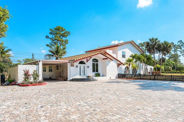 Exterior, Facade, Spanish Mediterranean