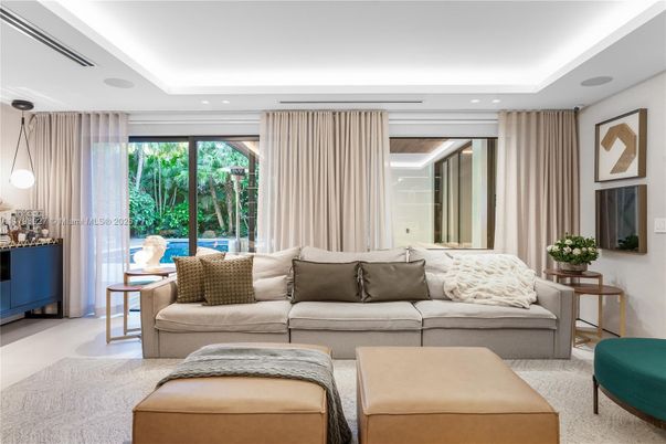 Interior, Living room, Pendant Lights, Recessed Lighting