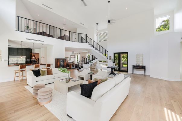 Interior, Living room, Pendant Lights, Piano, Recessed Lighting, Wood Texture Flooring