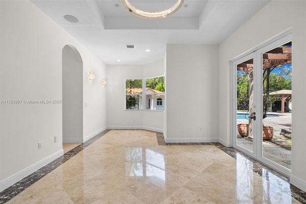 Empty room, Interior, Pendant Lights, Recessed Lighting