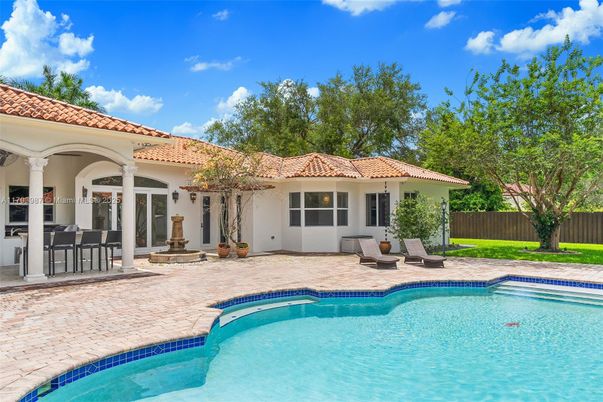 Exterior, Pool