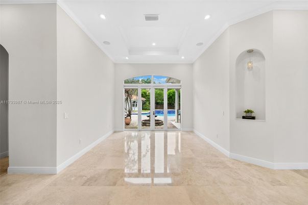 Empty room, Interior, Recessed Lighting