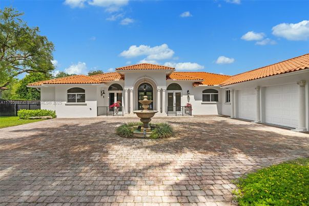 Attached, Exterior, Facade, Spanish Mediterranean