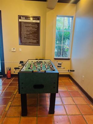 Game Room, Interior
