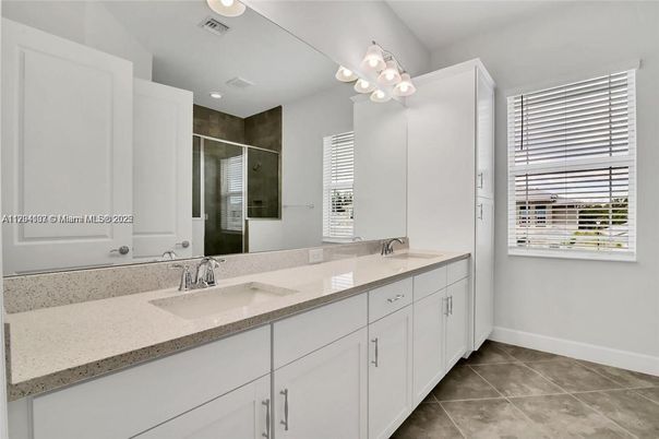 Bathroom, Dual Sink Vanities, Interior, Recessed Lighting
