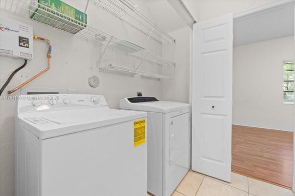 Interior, Utility Closets, Washer, Wood Texture Flooring