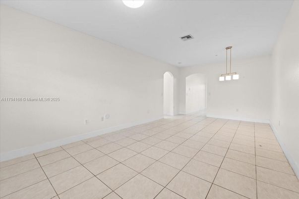 Empty room, Interior, Pendant Lights