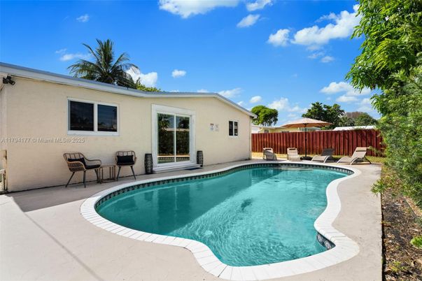 Exterior, Pool