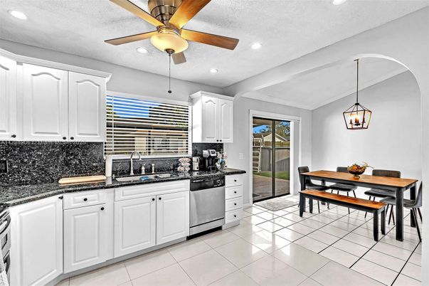 Dining room, Interior, Kitchen, Pendant Lights, Recessed Lighting