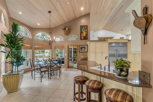 Chandelier, Dining room, Interior, Kitchen, Pendant Lights, Recessed Lighting, Stainless Steel Appliances