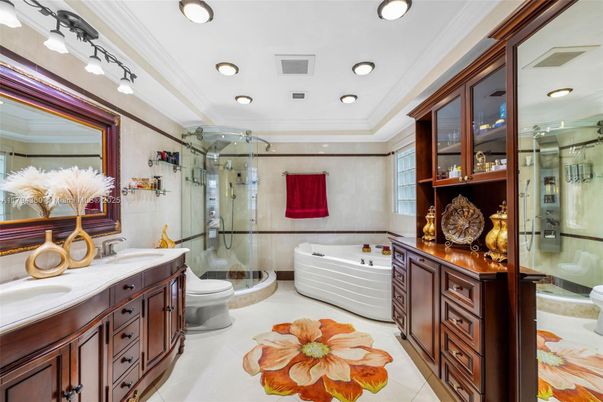 Bathroom, Dual Sink Vanities, Free Standing Baths, Glass Shower, Interior, Recessed Lighting