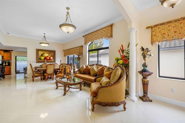 Dining room, Interior, Living room, Pendant Lights
