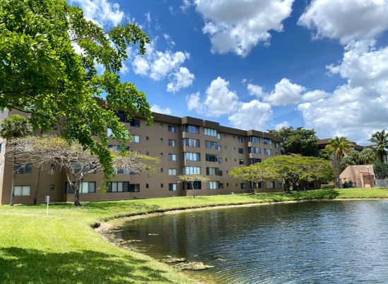 Exterior, Lake