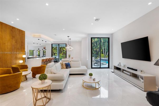 Dining room, Interior, Living room, Pendant Lights, Recessed Lighting