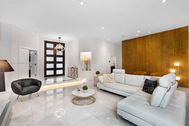 Interior, Living room, Pendant Lights, Recessed Lighting