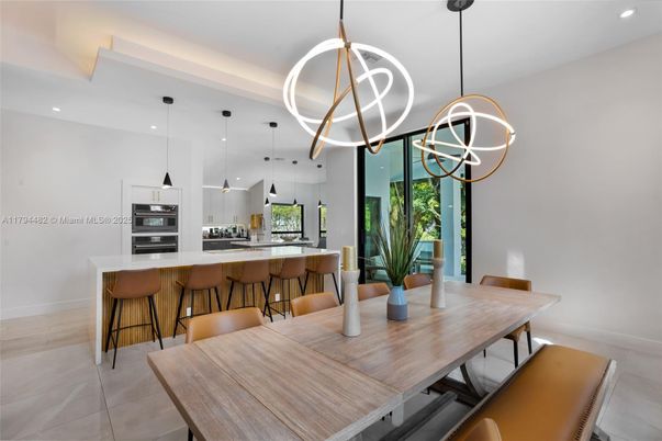Dining room, Interior, Kitchen, Pendant Lights, Recessed Lighting, Stainless Steel Appliances