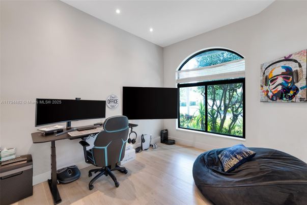 Home Office, Interior, Recessed Lighting, Wood Texture Flooring