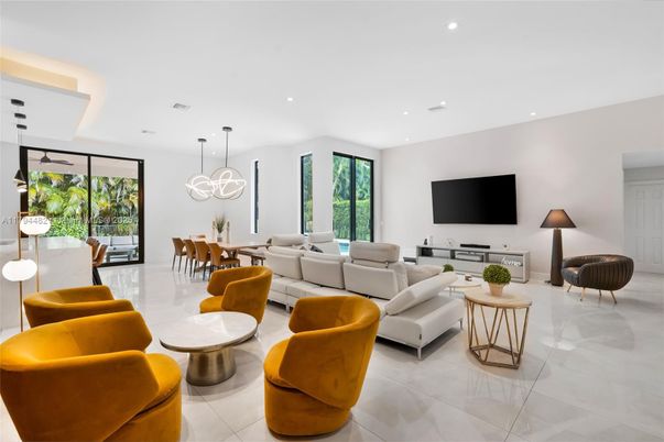 Dining room, Interior, Living room, Pendant Lights, Recessed Lighting