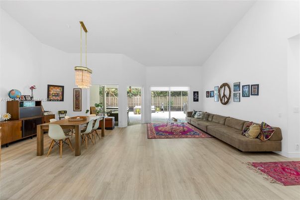 Chandelier, Dining room, Interior, Living room, Pendant Lights, Wood Texture Flooring