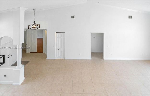 Empty room, Interior, Pendant Lights