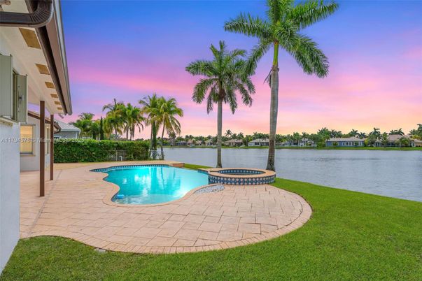 Exterior, Pool, Water