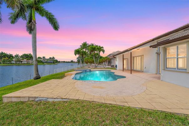 Exterior, Pool, Water