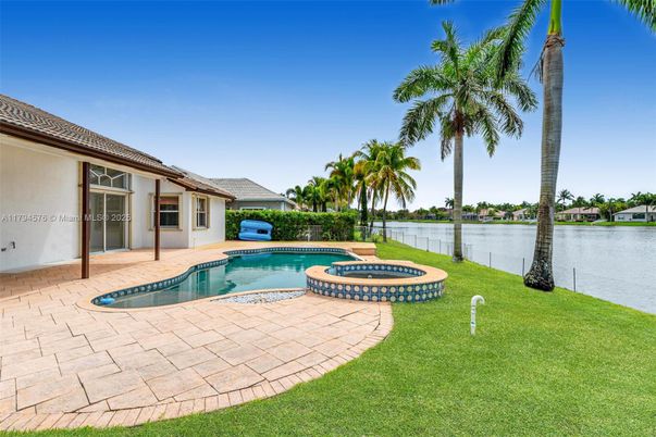 Exterior, Pool, Water