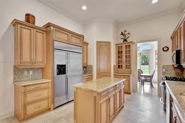 Dining room, Interior, Kitchen, Recessed Lighting, Stainless Steel Appliances
