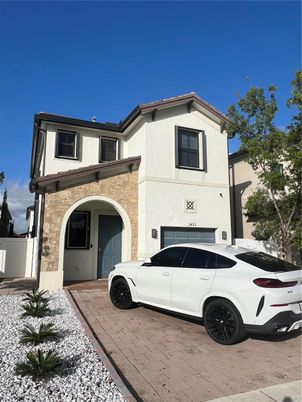 Attached, Exterior, Facade, Mediterranean