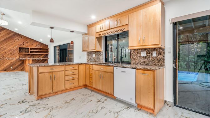 Interior, Kitchen, Marble, Pendant Lights, Recessed Lighting