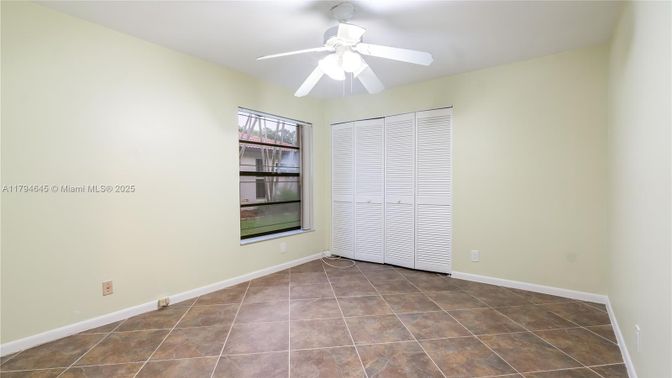 Empty room, Interior