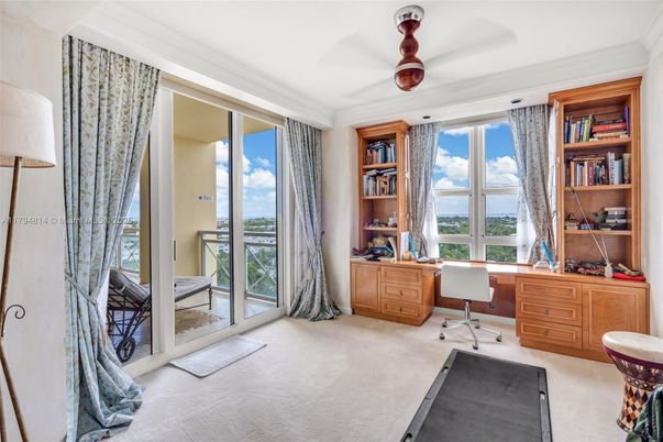 Home Office, Interior