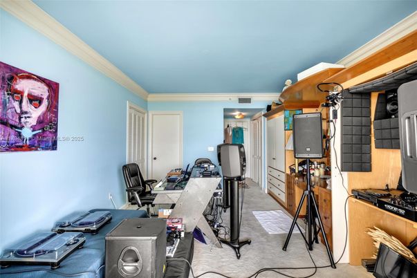 Home Office, Interior