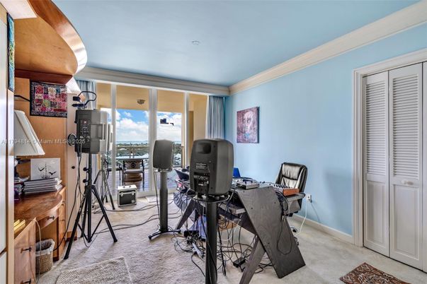 Home Office, Interior