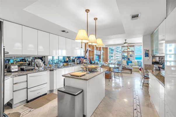 Chandelier, Dining room, Interior, Kitchen, Living room, Pendant Lights, Recessed Lighting