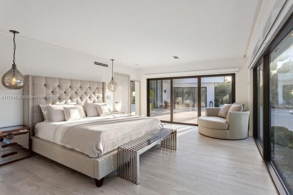 Bedroom, Interior, Pendant Lights, Recessed Lighting, Wood Texture Flooring