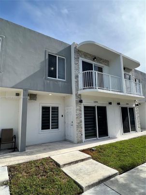 Attached, Exterior, Facade, Modern