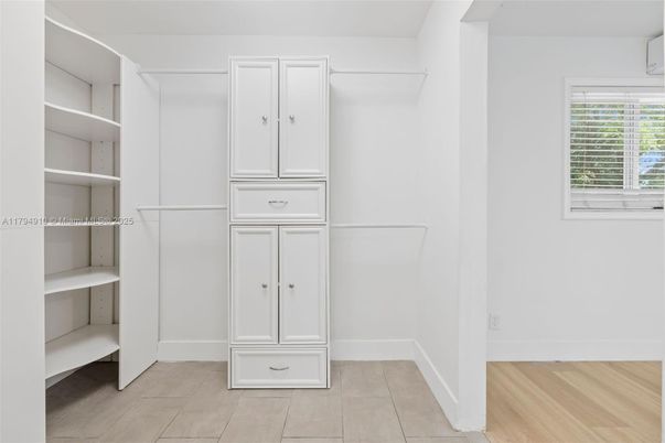 Interior, Walk-in Closets, Wood Texture Flooring