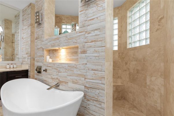 Bathroom, Free Standing Baths, Interior