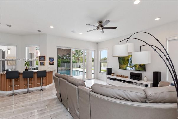 Interior, Living room, Pendant Lights, Recessed Lighting, Wood Texture Flooring