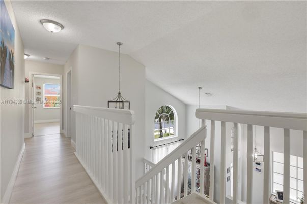 Interior, Pendant Lights, Wood Texture Flooring